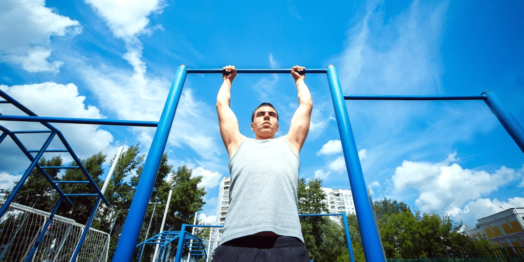 Как начать тренироваться на турнике: простые советы и эффективные упражнения