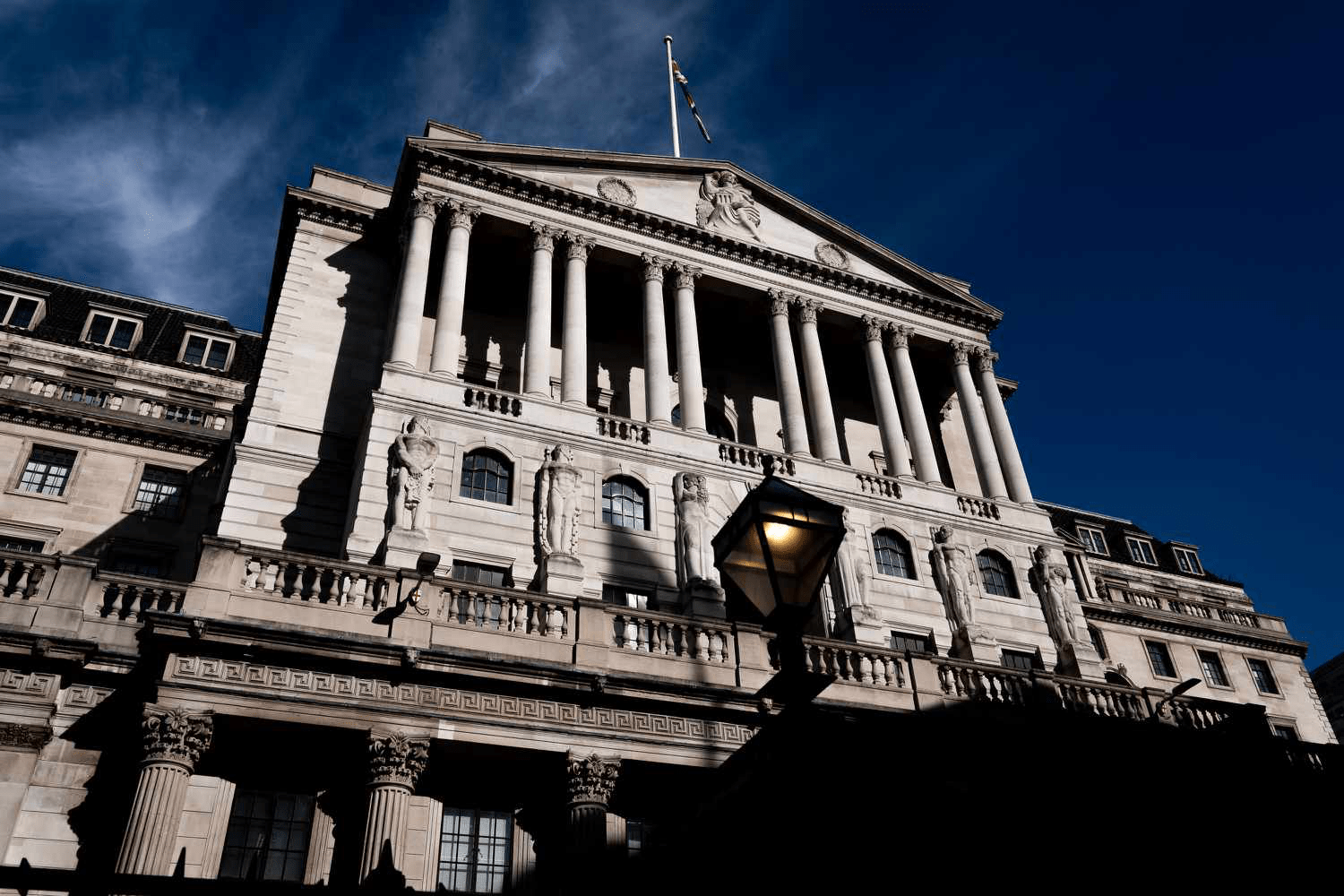 Bank of England Holds Rates at 5.25% in 2025, Mirroring Fed’s Pause Amid Inflation Concerns