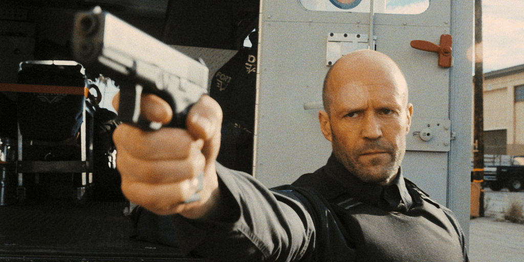 Гай Ричи возвращается с захватывающим триллером, который переворачивает представления о боевиках