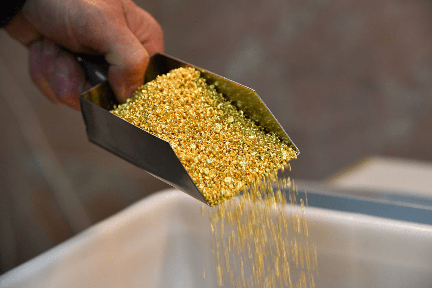 Oltin Sarmoyasining Eng Samarali Yo'li: Jismoniy Oltin yoki ETFlar?