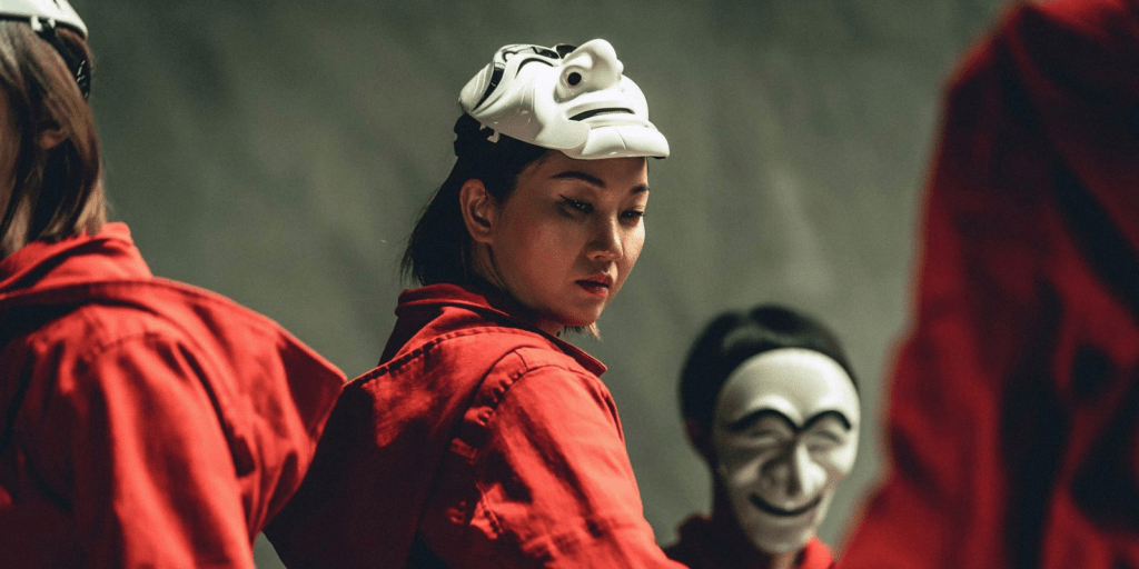 Лучшие сериалы июня: от супергероев до загадок будущего