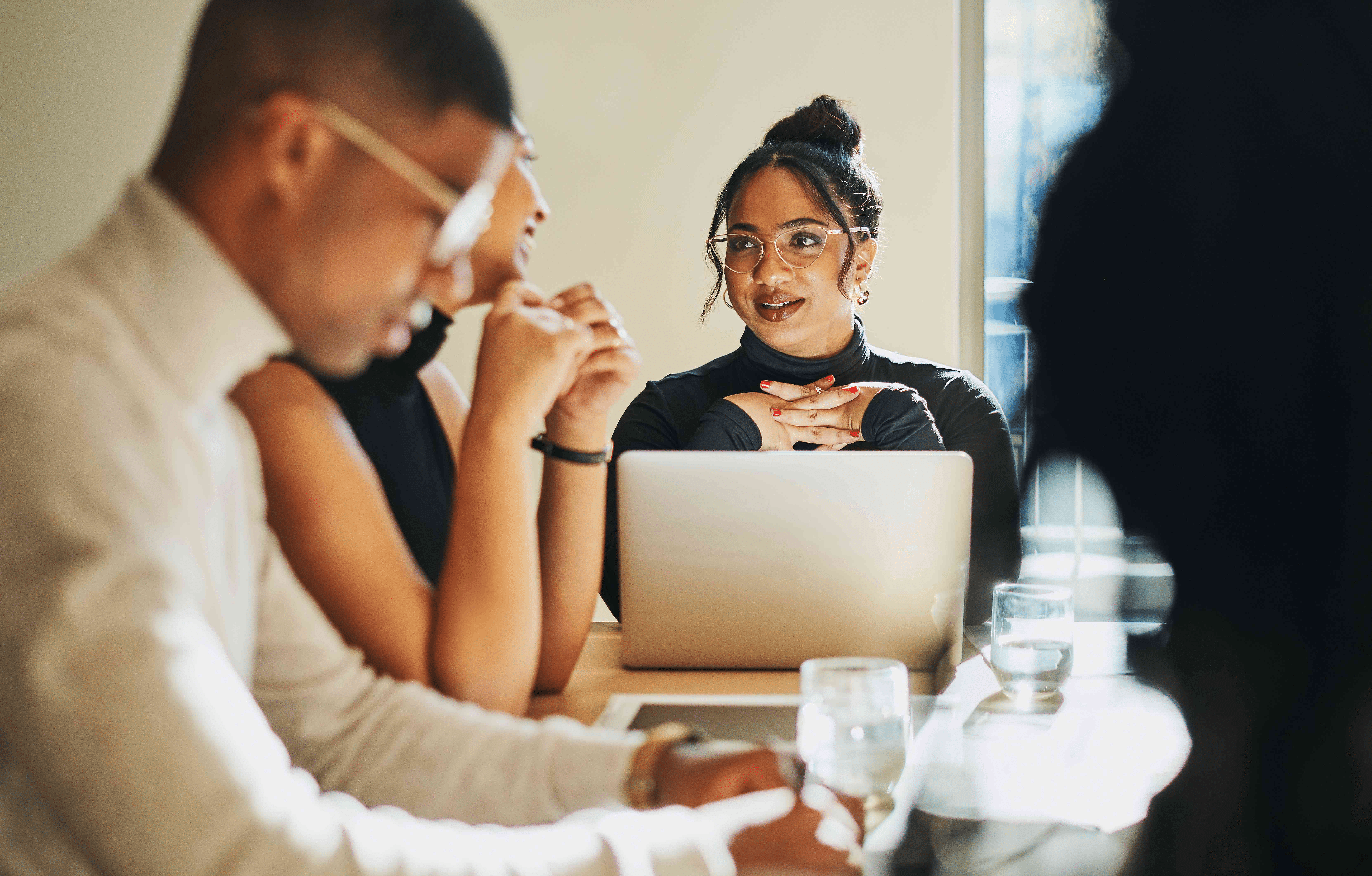 Odamlarning Sizga Hurmat Qilishini Ta’minlaydigan 15 Samarali Ifoda