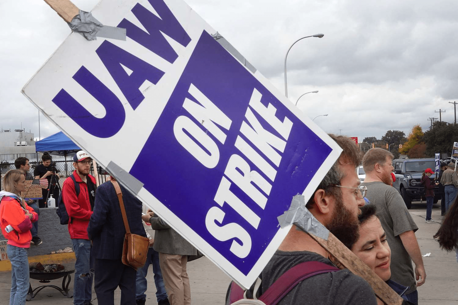 September 28, 2023 Market Insights: UAW Strike Expansion Threat & GameStop’s New CEO Ryan Cohen