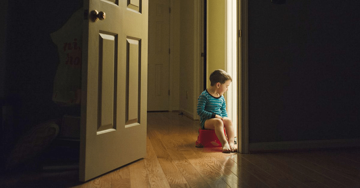 Почему ребенок рвет ночью, но чувствует себя нормально днем: причины и эффективные методы лечения