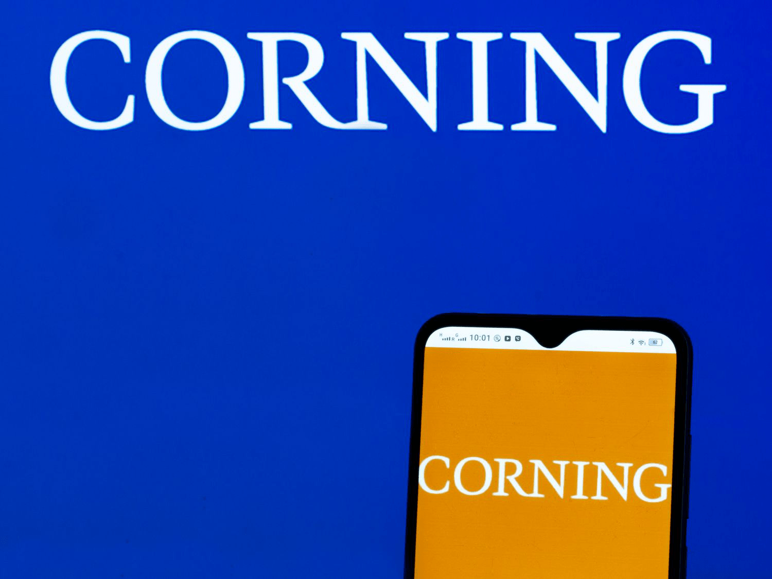 Акции Corning резко падают после разочаровывающих финансовых результатов и прогноза