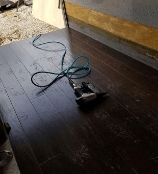 Floor installation in the mobile home