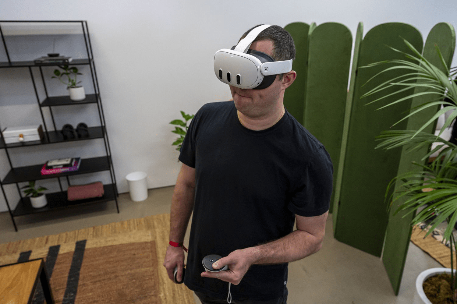 Meta va Apple AR/VR Bozorida Kuch Sinashmoqda: Quest 3 Hozirda Ko‘p E'tibor Olishda