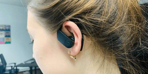 Powerbeats Pro в ушах