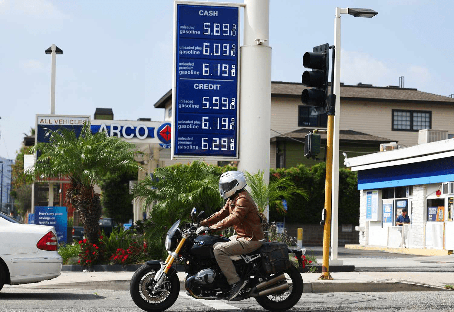 2025 Gas Prices Surge to $3.83 Fuel Inflation Rise for Third Consecutive Month