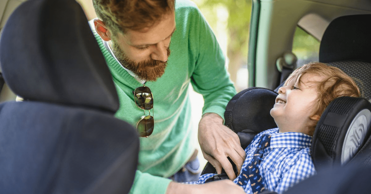 Как правильно выбрать время для перехода на автокресло с лицом вперед