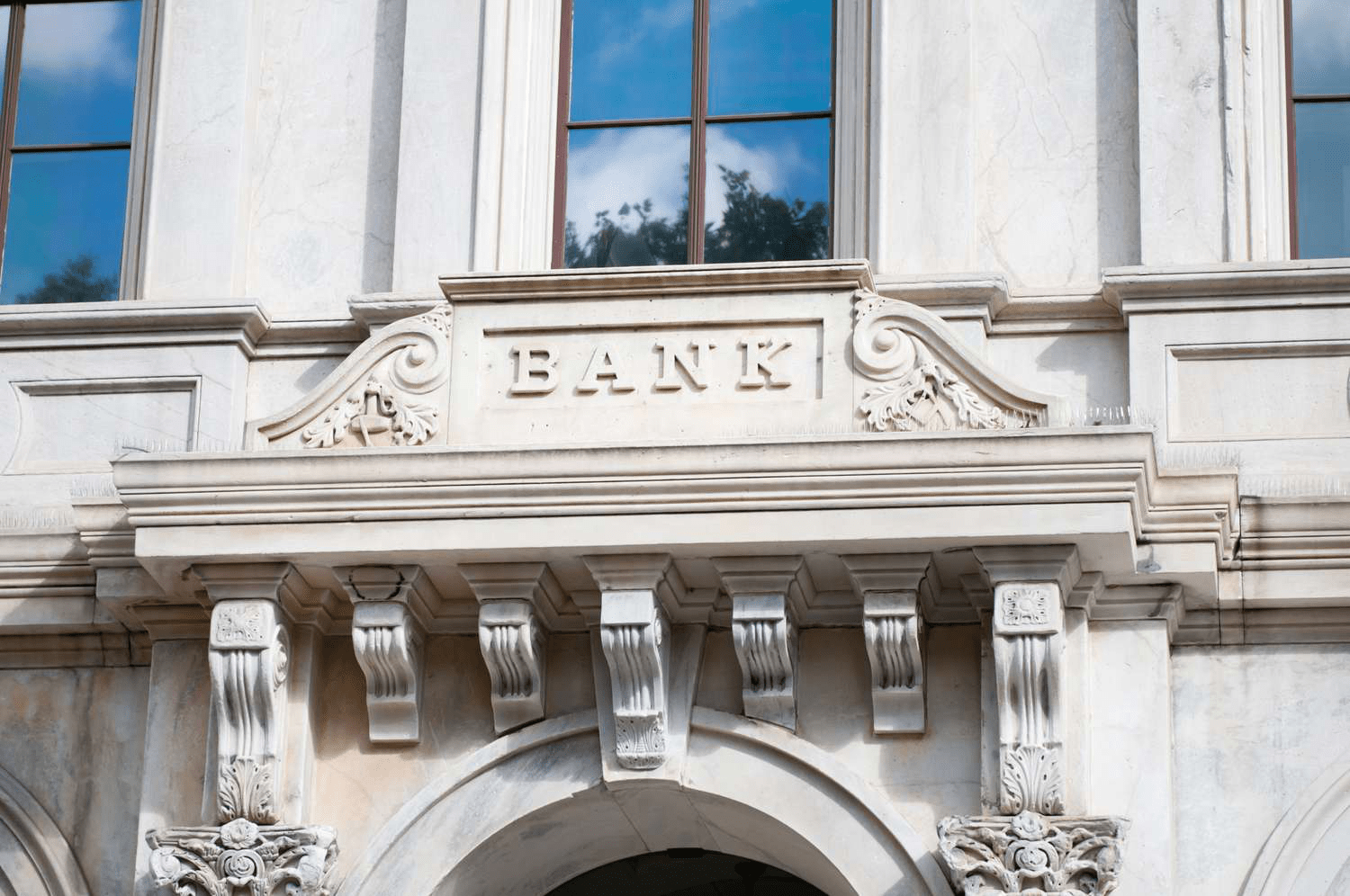 Branch Banking Explained: Benefits, History, and Comparison with Unit Banking
