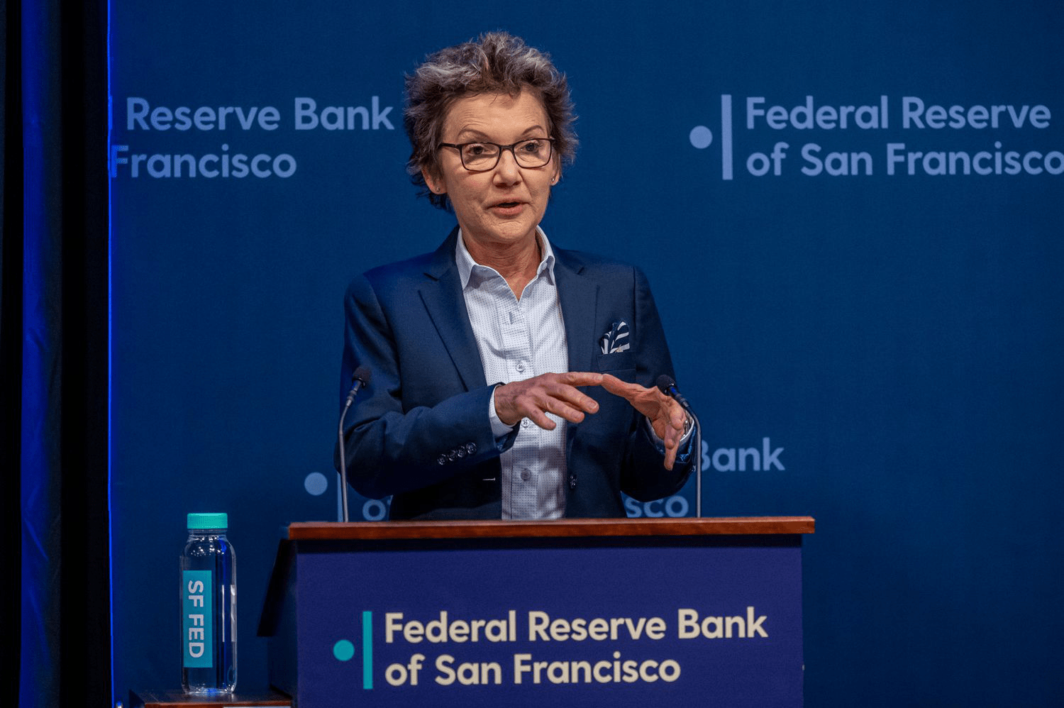 Как Центробанк Сохраняет Экономический Баланс в Условиях Замедления Рынка Труда