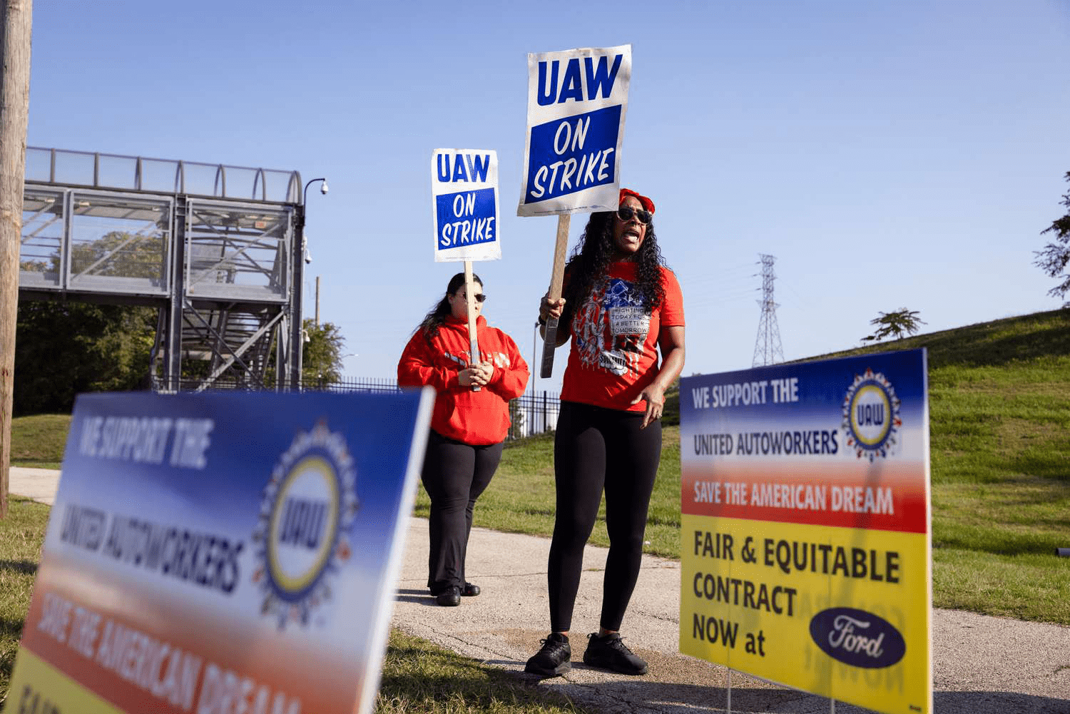 Ford and GM Suspend 500 Additional Factory Workers Amid UAW Strike Impact