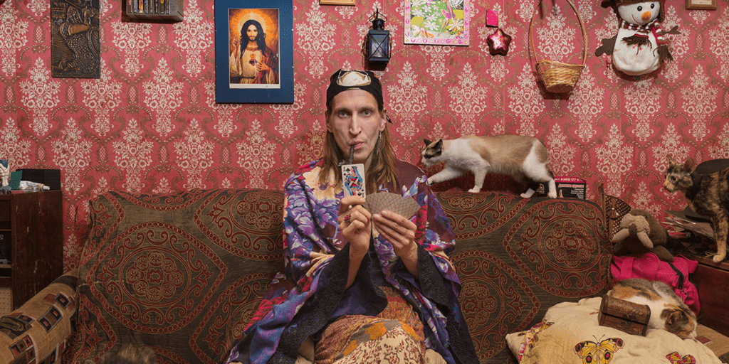 Ichki olamning sirli sayohati: Nima uchun odamlar o‘z uyidan chiqmay yashashni tanlaydi