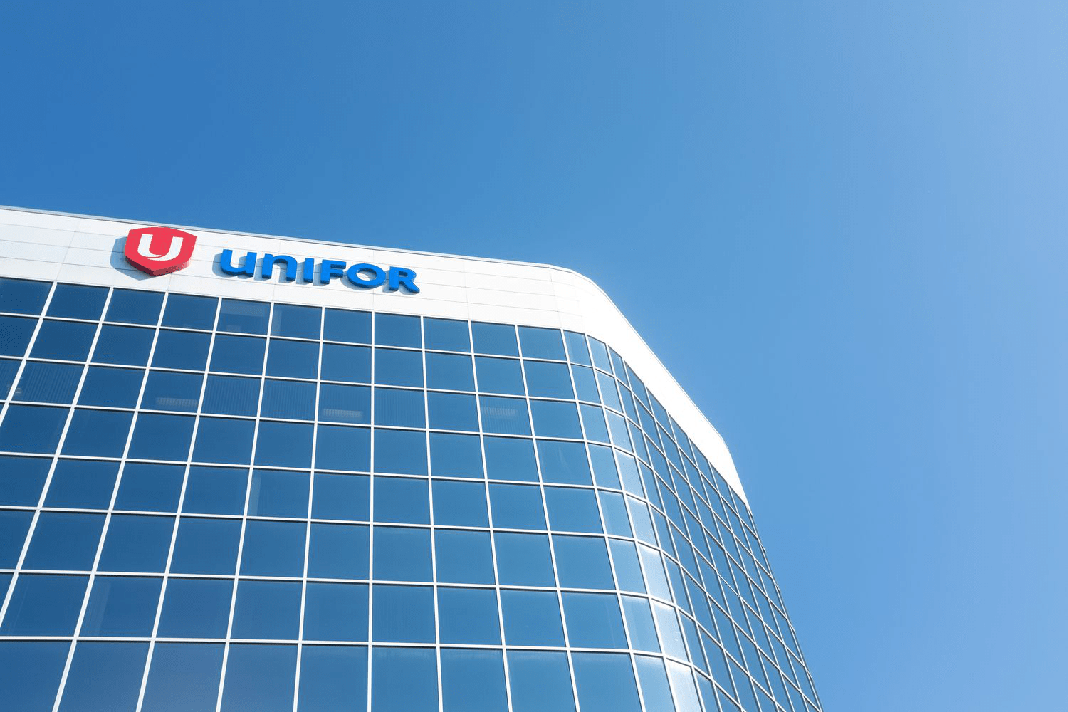 Масштабная забастовка работников General Motors в Канаде усиливает давление на автогиганта