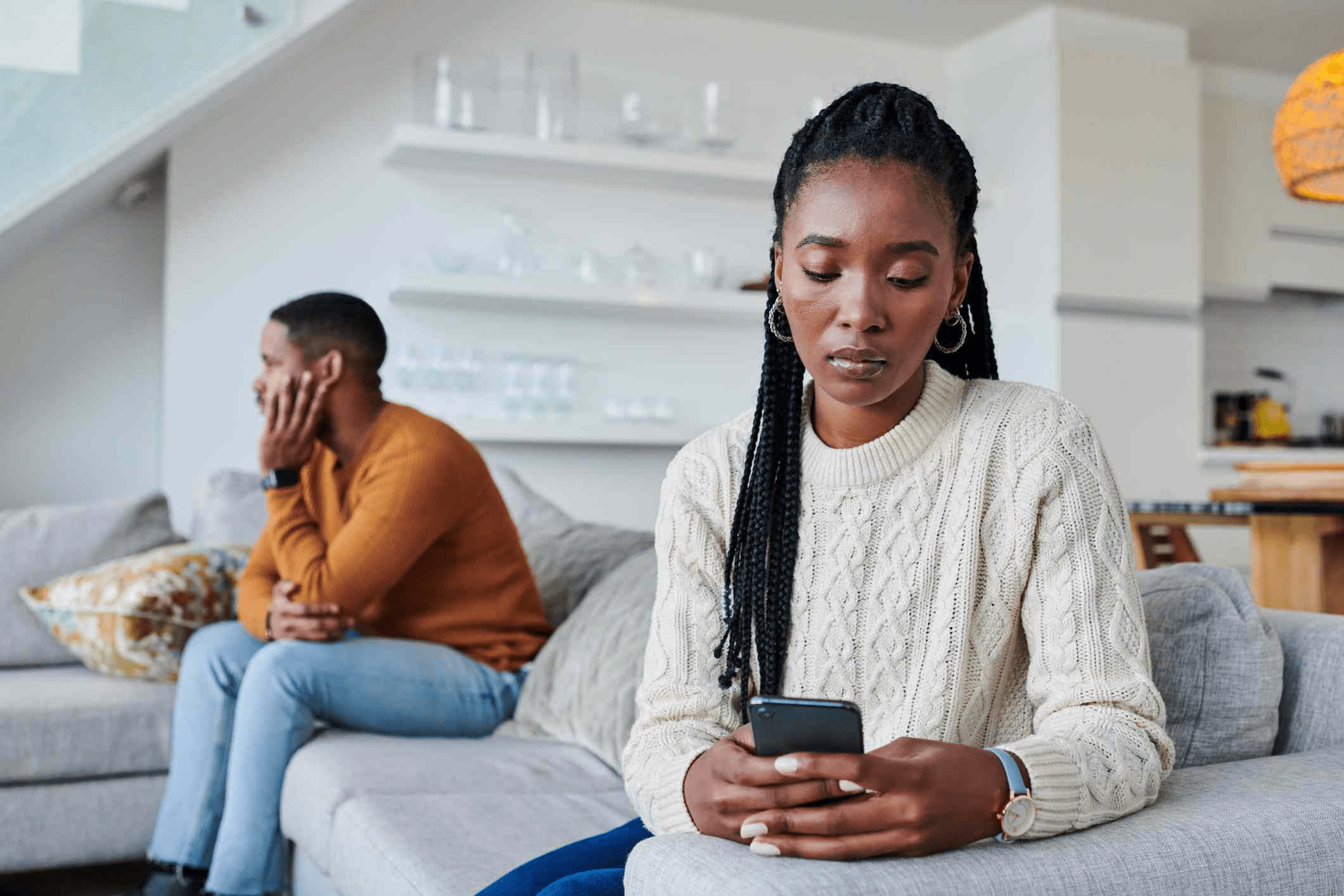 2025 Guide: 10 Clear Signs Your Partner Is Quiet Quitting Your Relationship and How to Handle It