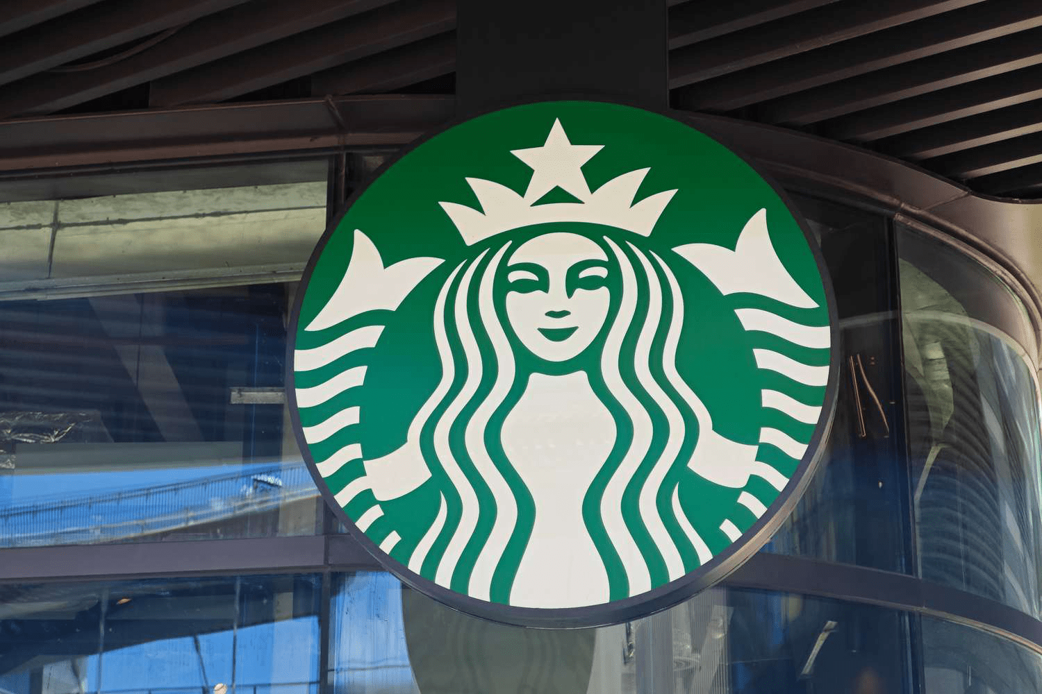 Brian Niccol Faces Multiple Challenges as Starbucks’ New CEO Beyond China Competition