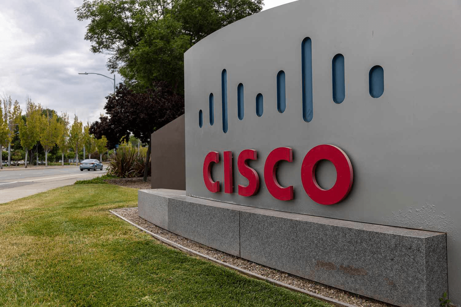 Cisco усиливает позиции в кибербезопасности и искусственном интеллекте на фоне реструктуризации