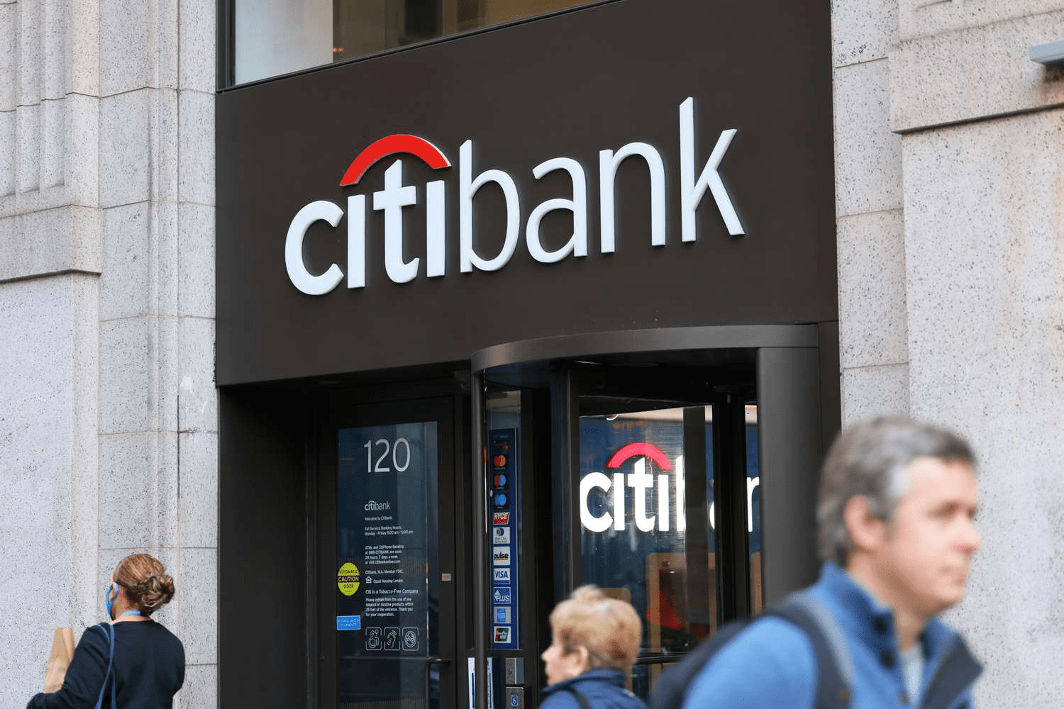 Рост прибыли Citi на фоне увеличения доходов и сохраняющихся высоких расходов