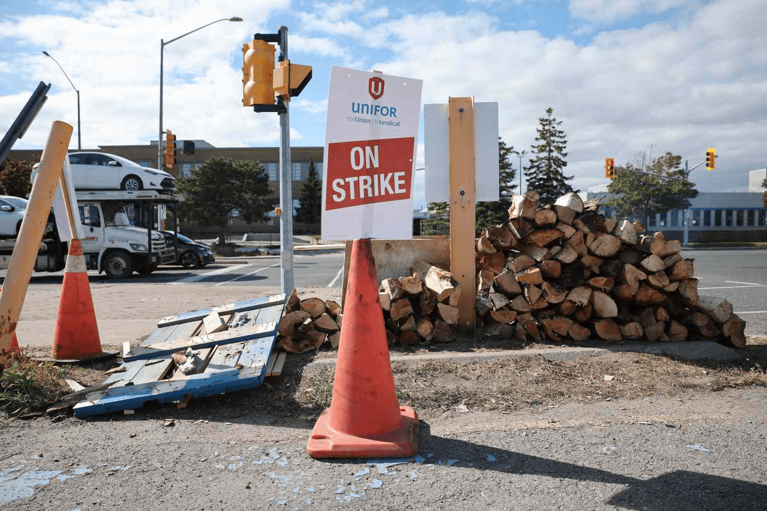 GM’s Agreement with Canadian Auto Workers Could Influence Upcoming Stellantis Negotiations