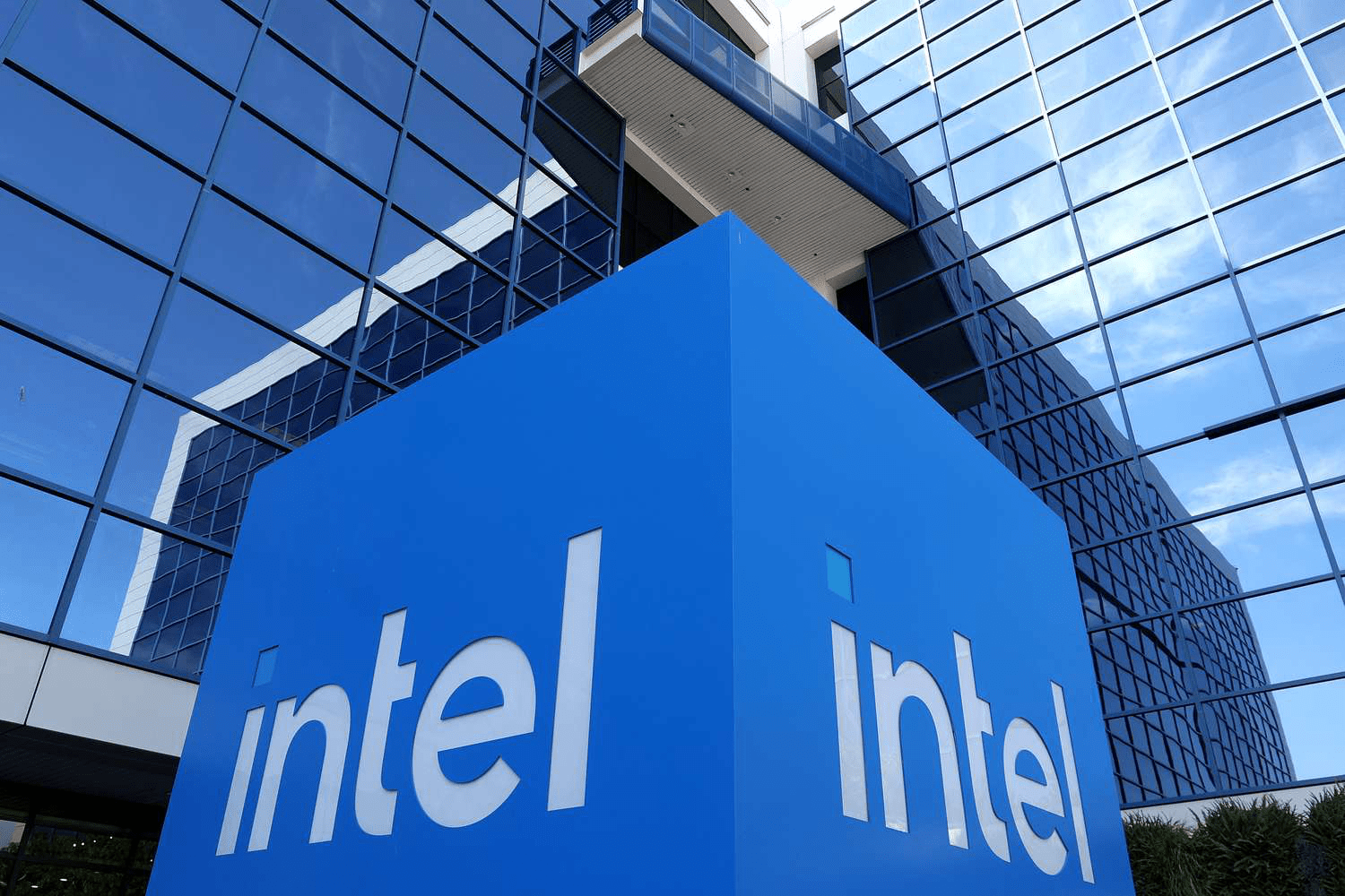 Intel Armdagi Ulushini Sotib, Xarajatlarni Qisqartirishga E’tibor Qaratmoqda