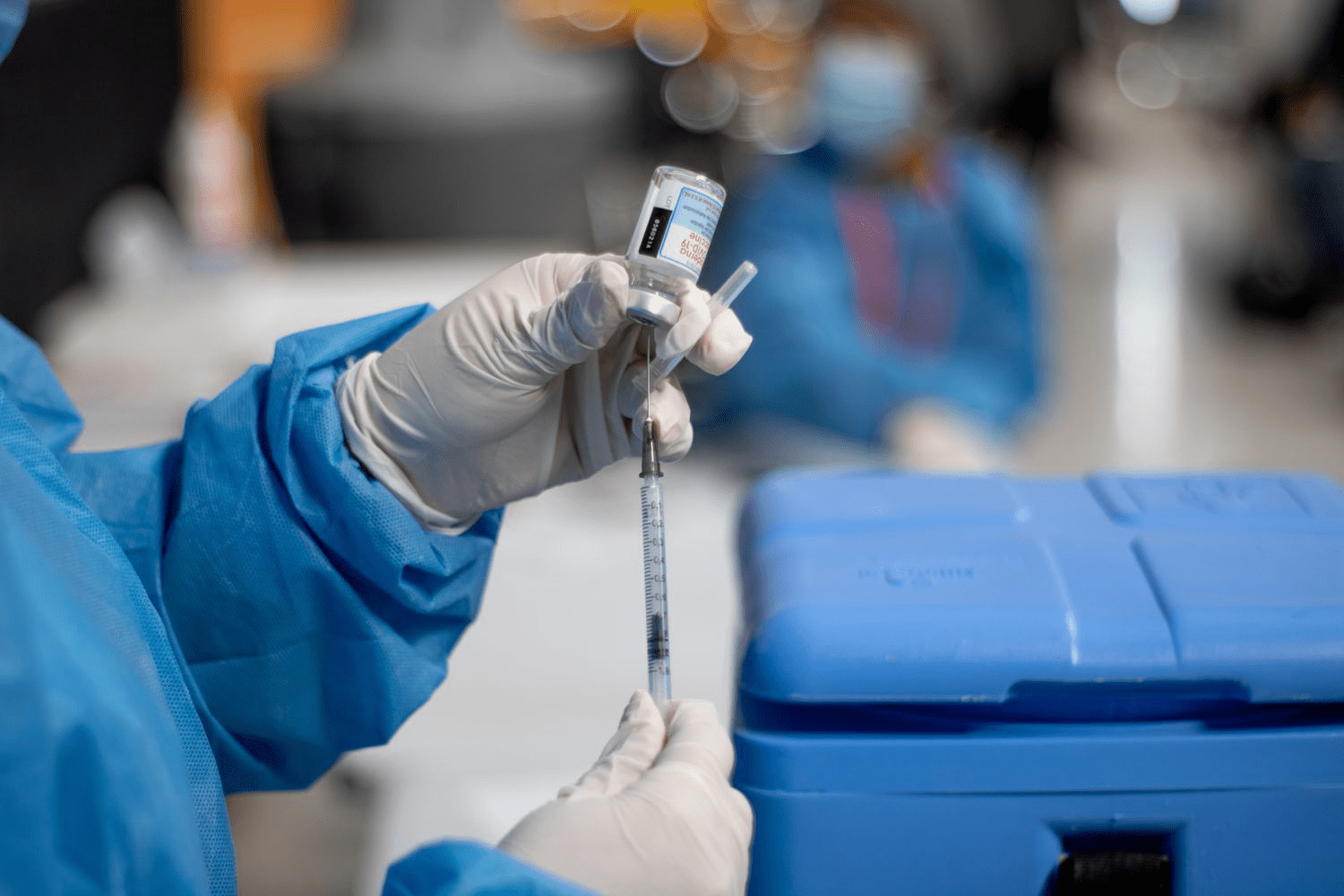 Акции Moderna резко падают на фоне неопределённости спроса на вакцину от COVID-19