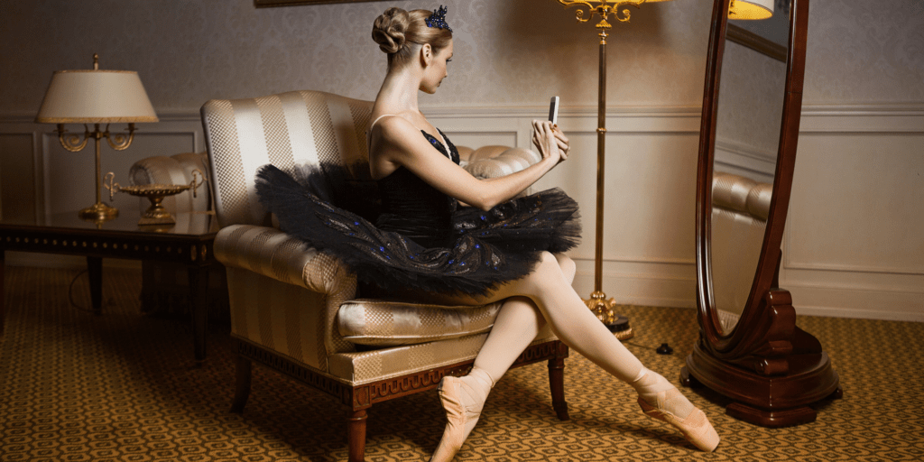 Как сохранить здоровую осанку при использовании смартфона: простое решение