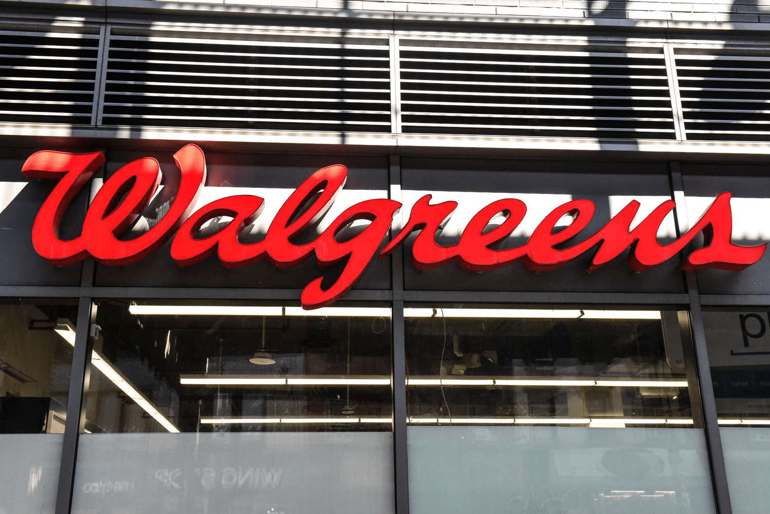 Walgreens запускает масштабную оптимизацию расходов, акции растут