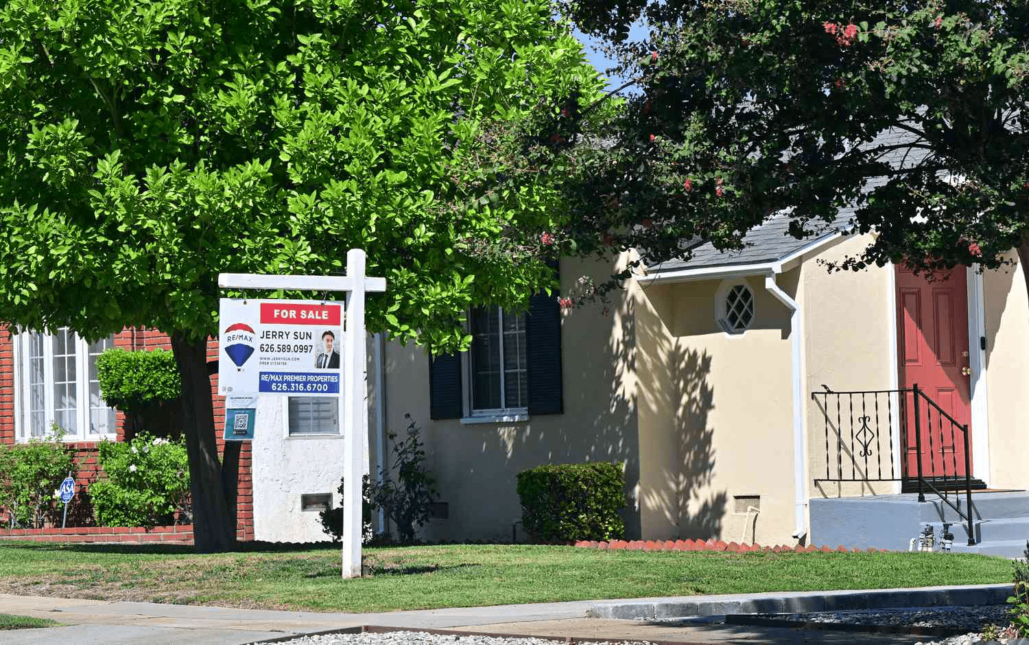 Surge in Adjustable-Rate Mortgage Applications Amid Rising Interest Rates and Tougher Lending Standards