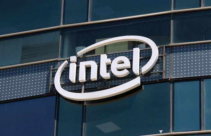 Intel: Прорыв прибыли и падение акций на фоне осторожных прогнозов