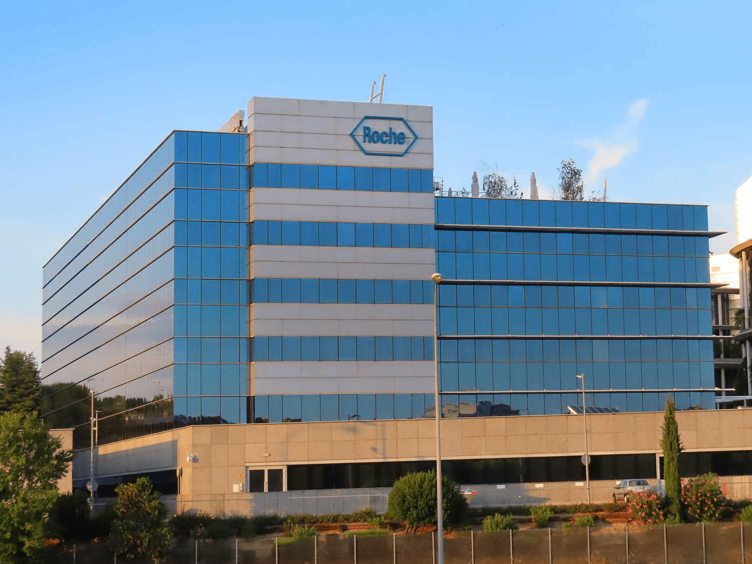 Roivant Sciences передает совместное предприятие с Pfizer компании Roche: новый этап в лечении заболеваний кишечника