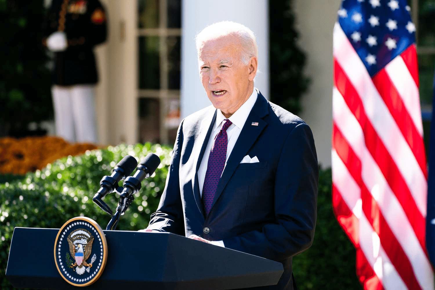 Как новые правила Байдена меняют будущее искусственного интеллекта