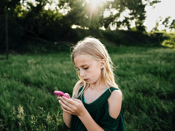 Menjaga Keseimbangan Anak di Dunia Media Sosial yang Tak Terhindarkan
