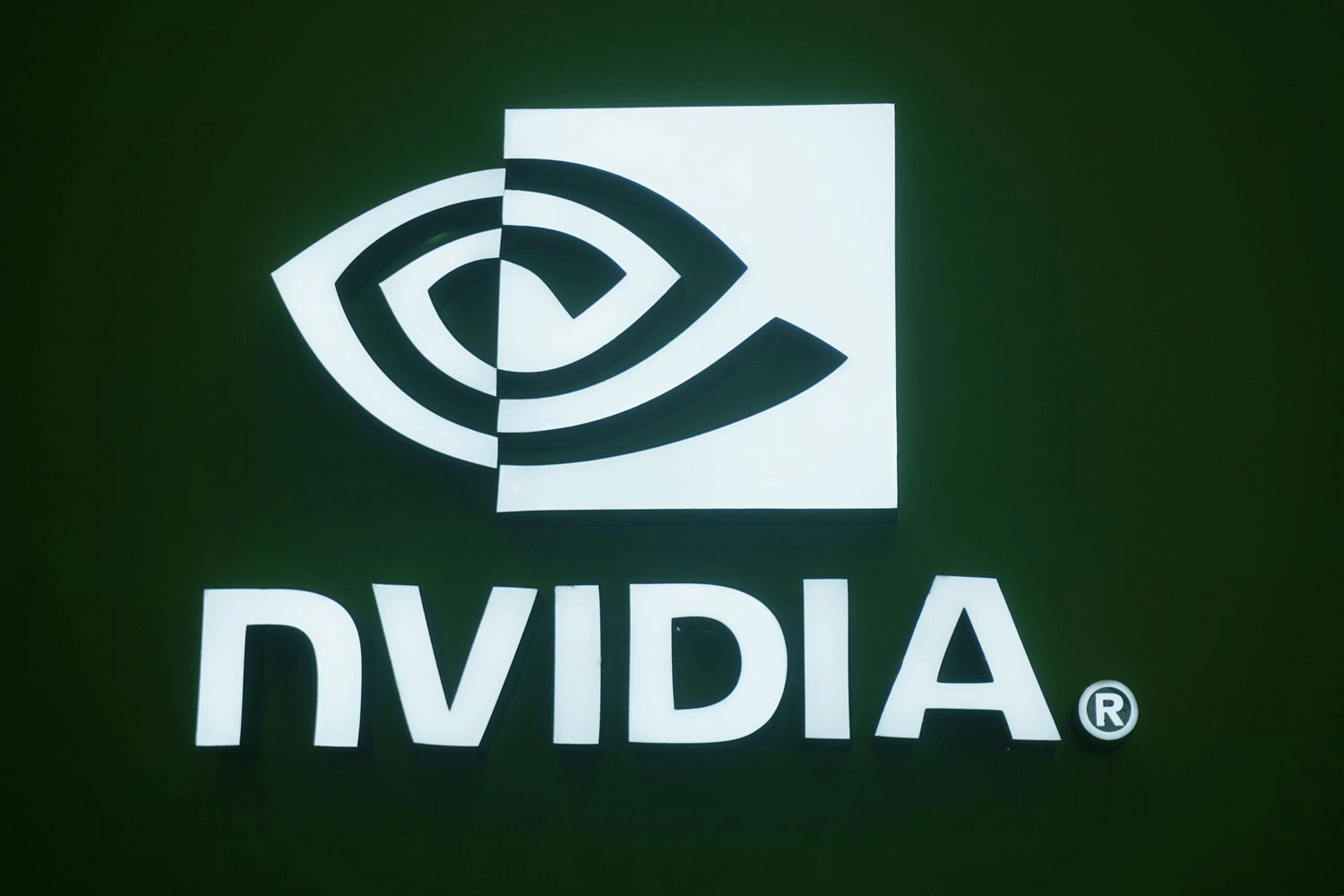 Nvidia и другие лидеры чипового рынка: что происходит с акциями технологических гигантов