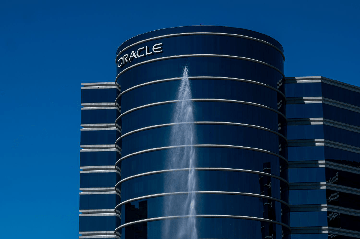 Oracle va Amazon Hamkorligi: Sun'iy Intellekt Bilan Moliyaviy Natijalar O'smoqda