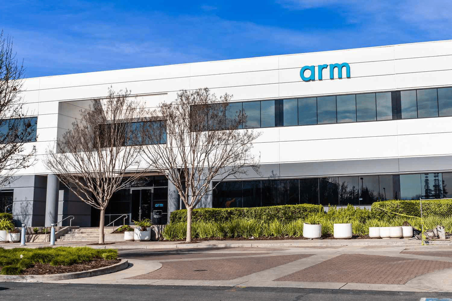 Arm Holdings Stock Surges 5% in 2025 as iPhone 16 with Armv9 Chip Technology Launches