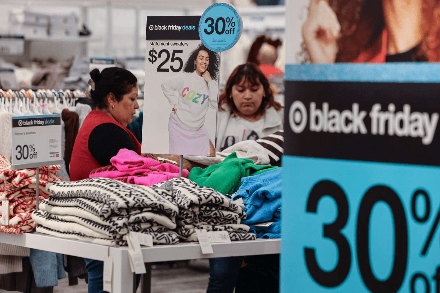 2023 Holiday Shopping Outlook: Retailers Lower Sales Expectations Amid Economic Slowdown