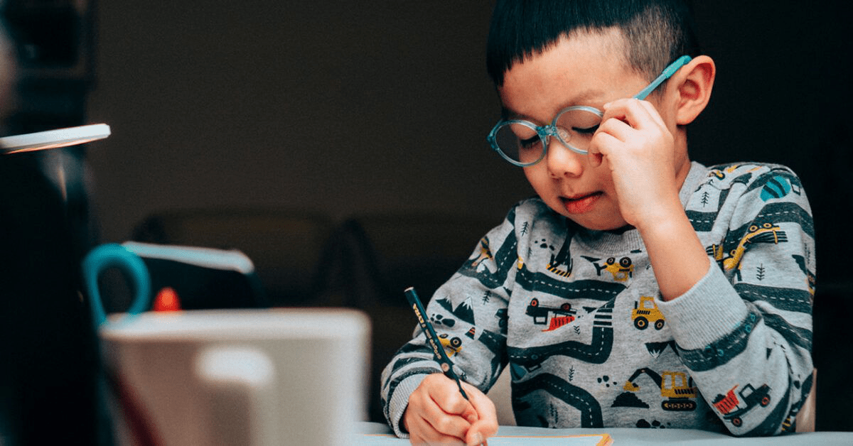 Bolalar va O'smirlar Ko'zida Makula Degeneratsiyasi: Belgilari, Sabablari va Davolash Usullari