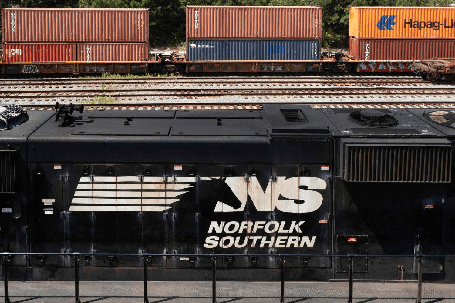 Norfolk Southern Rahbari Alan Shawga Nisbatan Nojo'ya Xatti-harakatlar Bo'yicha Tekshiruv Boshladi