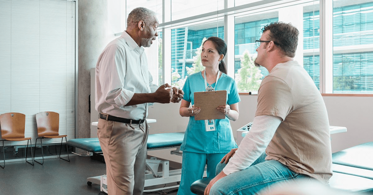 Как правильно общаться с врачом после замены коленного сустава: важные вопросы и советы