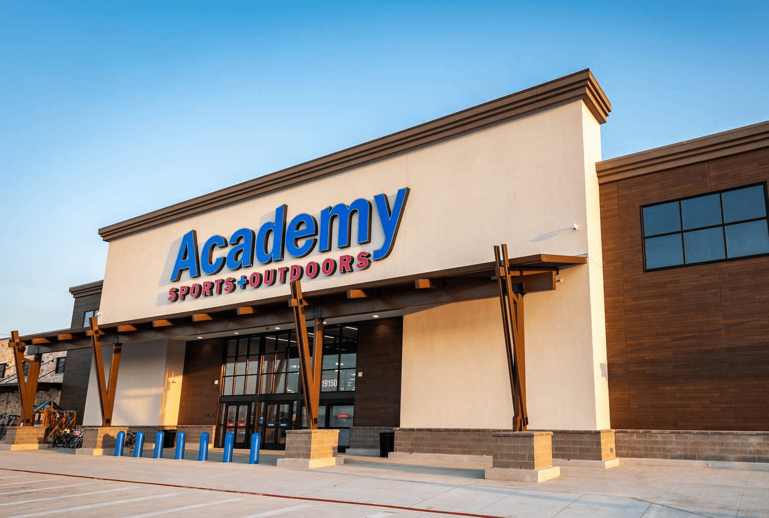 Why Academy Sports + Outdoors is Struggling in Today’s Market: Sales Dip Amid Economic Challenges