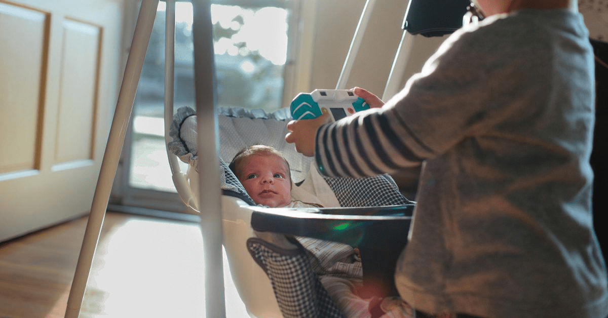 Безопасный сон малыша: почему качели не подходят для сна и как отучить ребенка