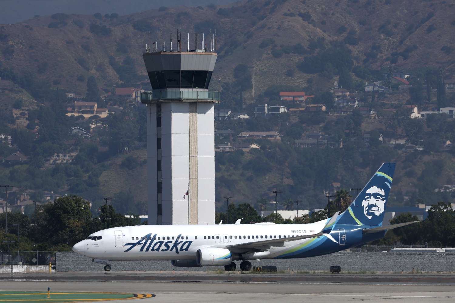 Объединение Alaska Airlines и Hawaiian Airlines: Взлеты и вызовы на авиационном рынке