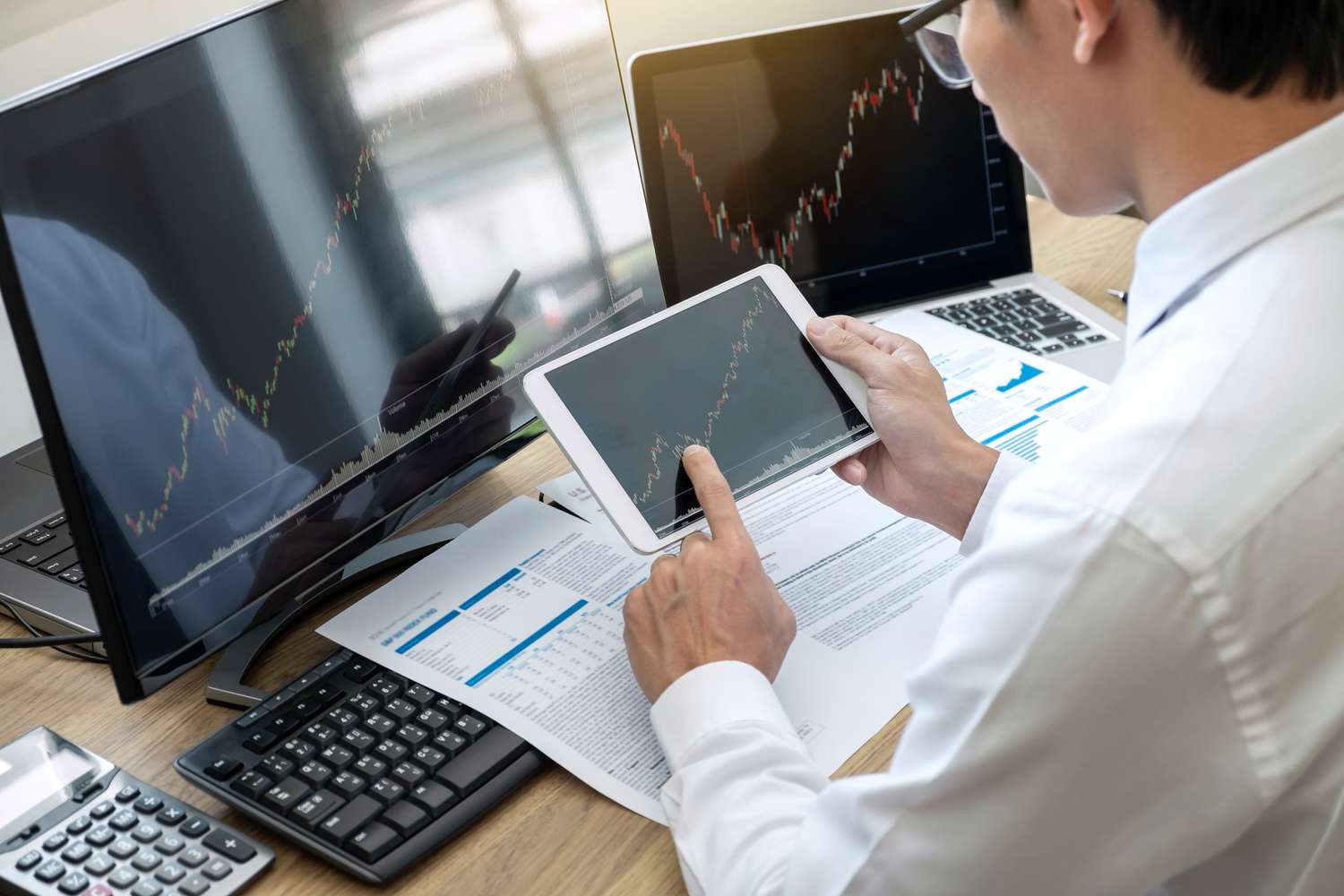 Unlocking the Power of Daily Average Revenue Trades (DARTs): A Modern Brokerage Metric Explained