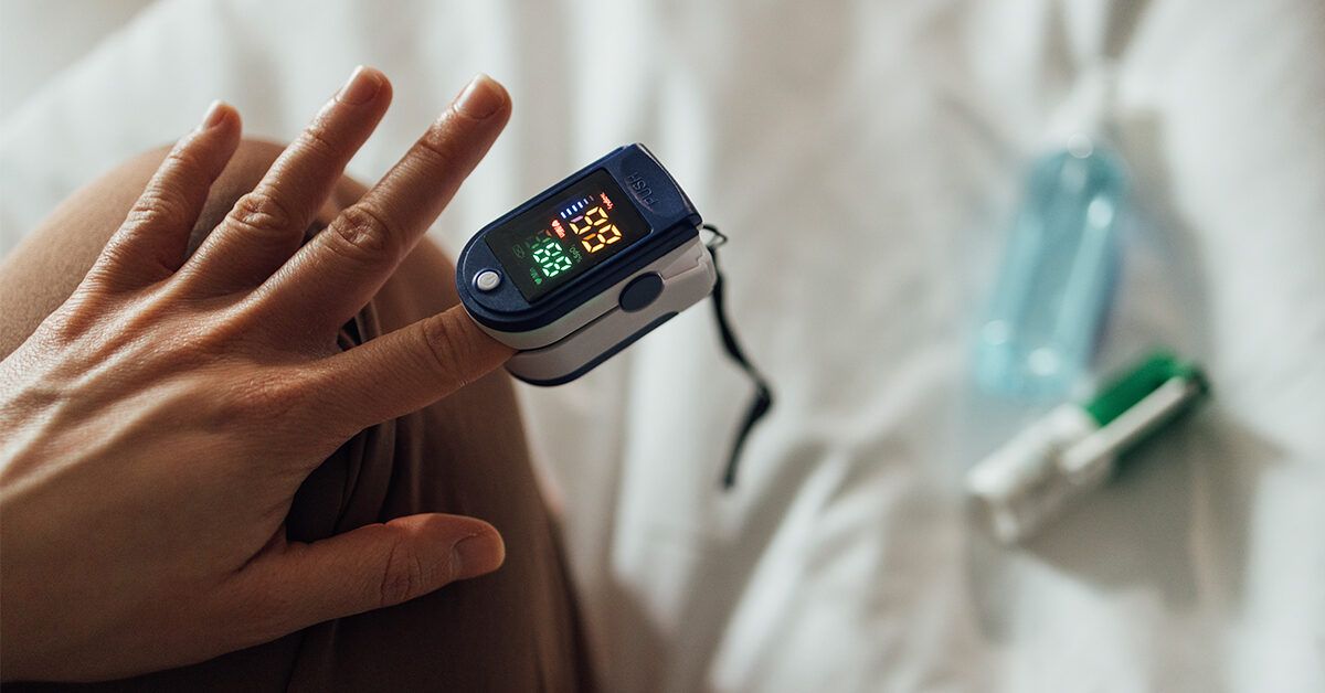 Как правильно контролировать уровень кислорода при COVID-19 с помощью пульсоксиметра