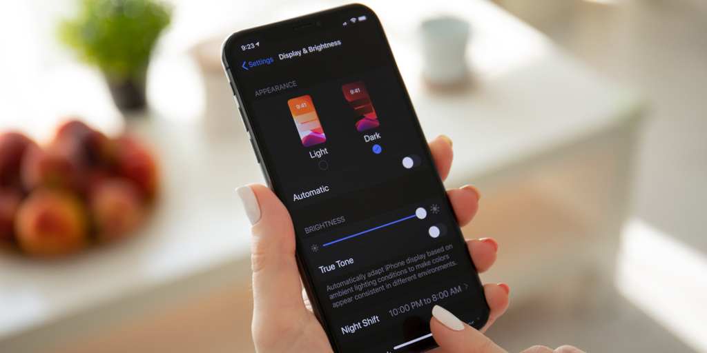 Как тёмный режим влияет на время работы OLED-смартфонов: неожиданные результаты