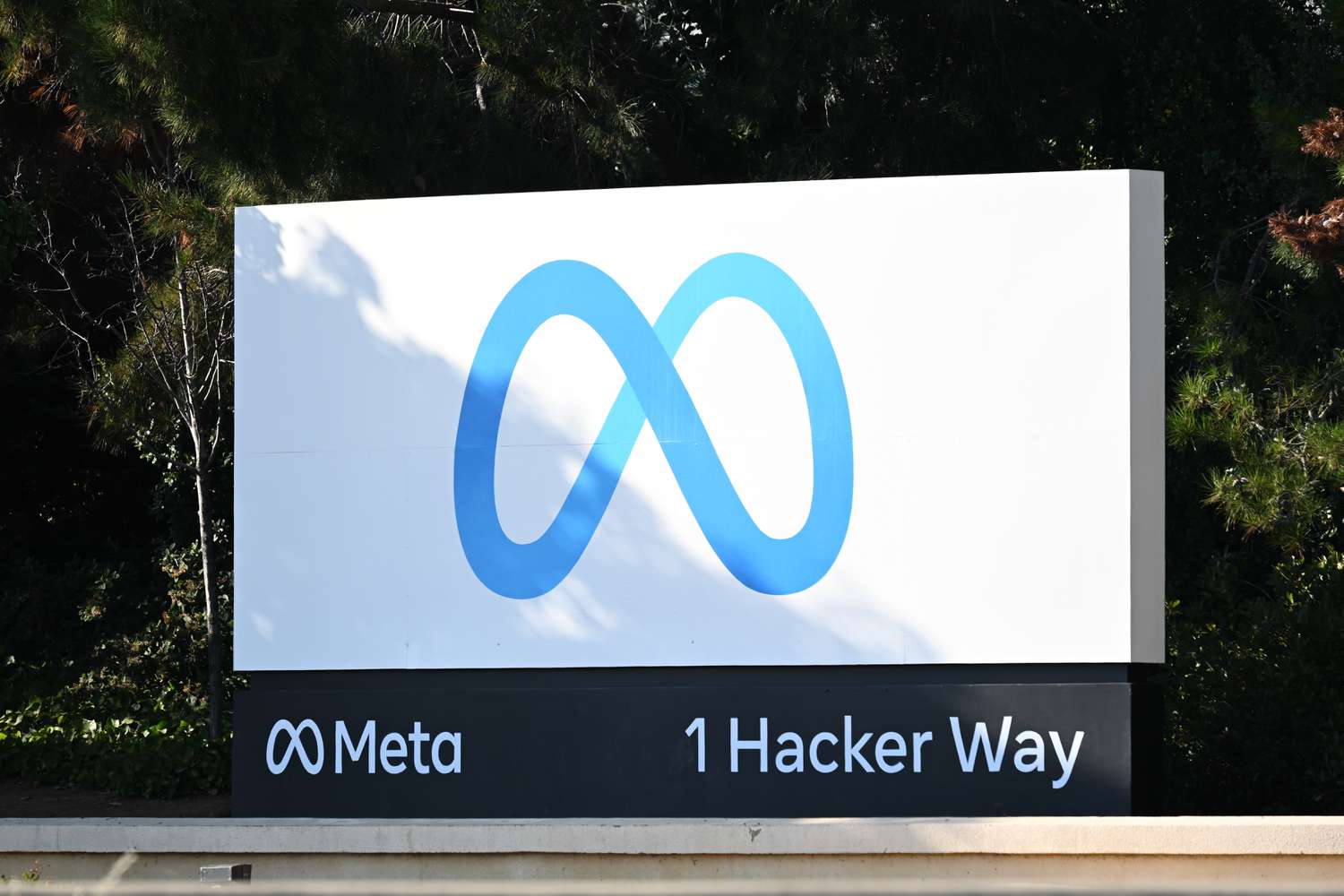 Meta Blocks Russia’s RT on Instagram and Facebook Amid Foreign Interference Concerns