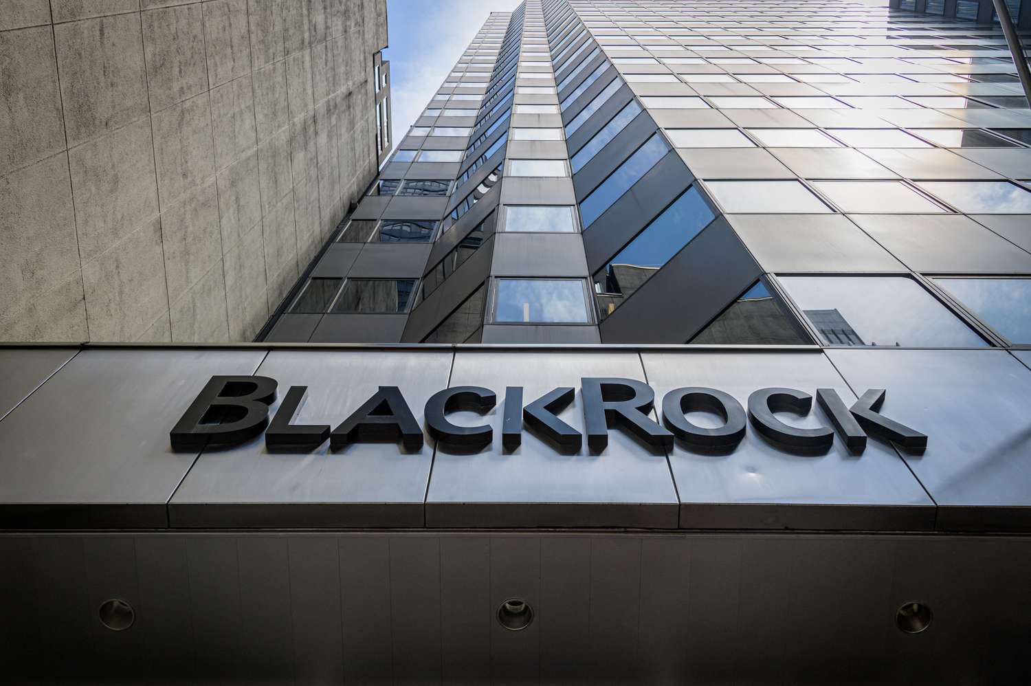 Microsoft and BlackRock Launch $30B AI Infrastructure Fund to Revolutionize Data Centers
