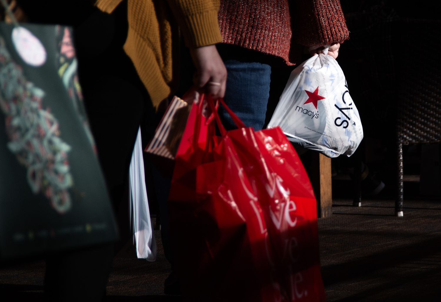 Рекордное количество покупателей на праздничных распродажах: неожиданный бум в шопинге