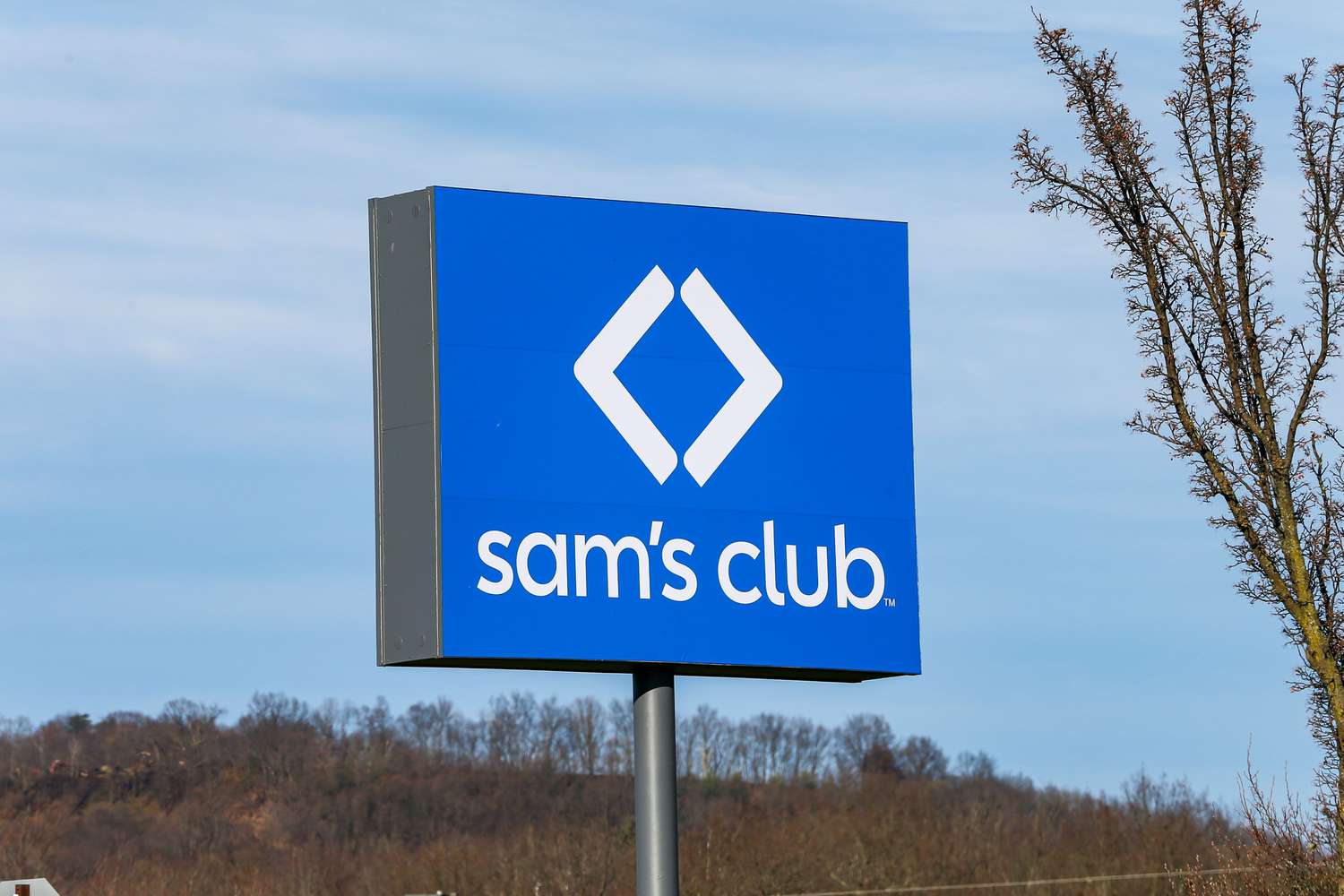 Sam’s Club Повышает Почасовую Оплату Труда для Сотен Тысяч Сотрудников